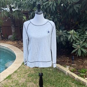 Tommy Bahama Light Heather Gray Crewneck Pullover Sweatshirt with Cowboys Star